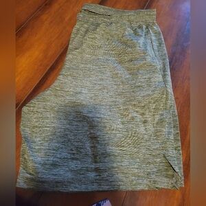 Mens weathered green ball shorts. Size L. Zone Pro